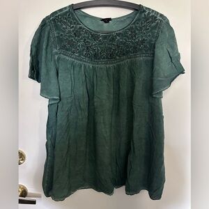 Torrid Women’s Green Embroidered Short Sleeve Blouse size 3 (3XL)